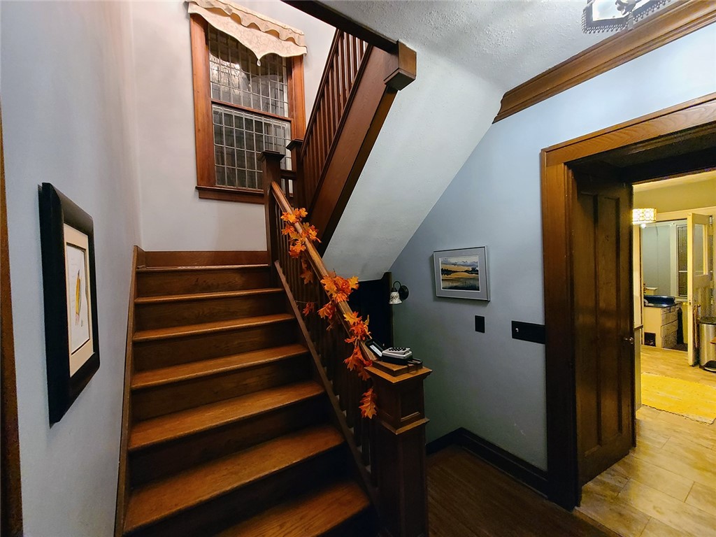 655 Beach Avenue Rochester, NY 14612 - Photo 7 of 41