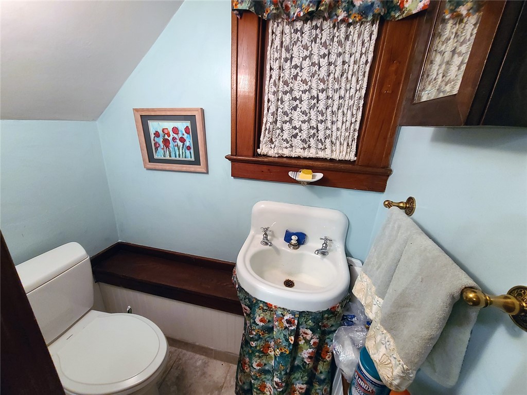 655 Beach Avenue Rochester, NY 14612 - Photo 9 of 41