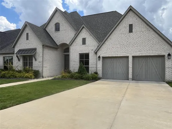$659,900 | 2834 Midlake Drive, Midlothian, TX 76065
