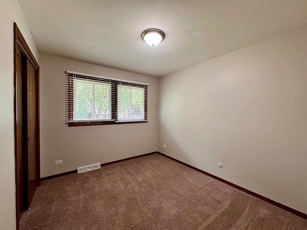 17945 Maple Street Lansing, IL 60438 - Photo 11 of 33