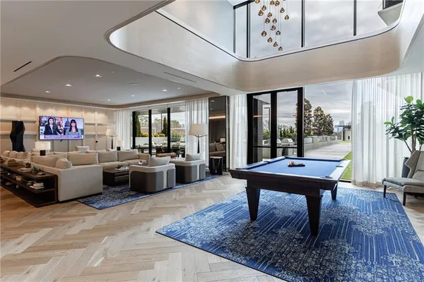 $1,350,000 | 2425 Peachtree Street Northeast, Atlanta, GA 30305