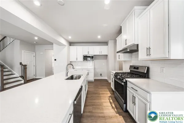 $588,000 | 1079 Woodmont Lane, Catasauqua, PA 18032