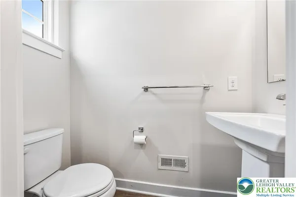 $588,000 | 1079 Woodmont Lane, Catasauqua, PA 18032