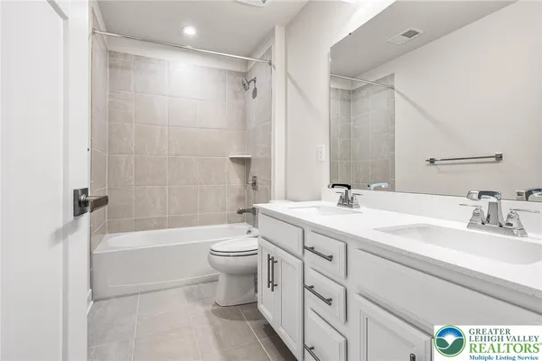 $588,000 | 1079 Woodmont Lane, Catasauqua, PA 18032