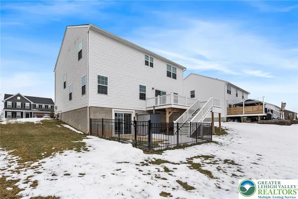 $588,000 | 1079 Woodmont Lane, Catasauqua, PA 18032