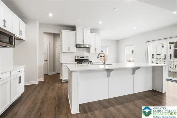 $588,000 | 1079 Woodmont Lane, Catasauqua, PA 18032