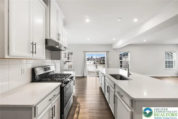 $588,000 | 1079 Woodmont Lane, Catasauqua, PA 18032