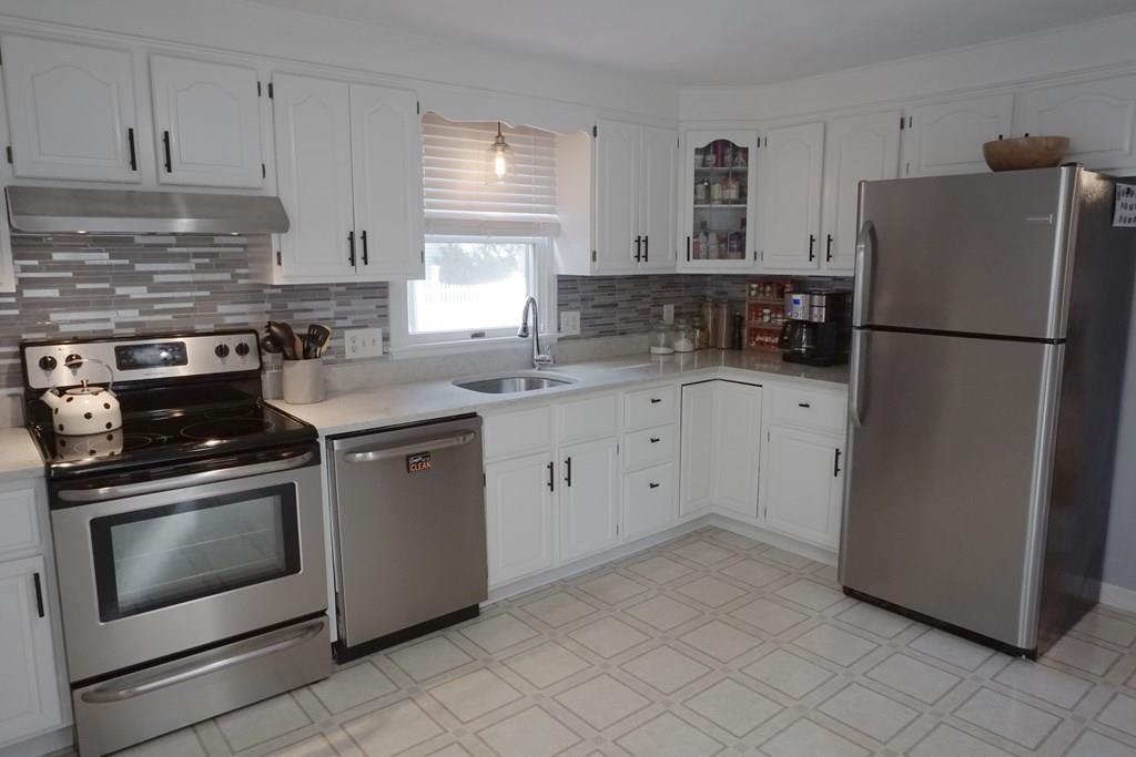 122 Maplewood Road Lynn, MA 01904 - Photo 10 of 24 Gallery Image 10