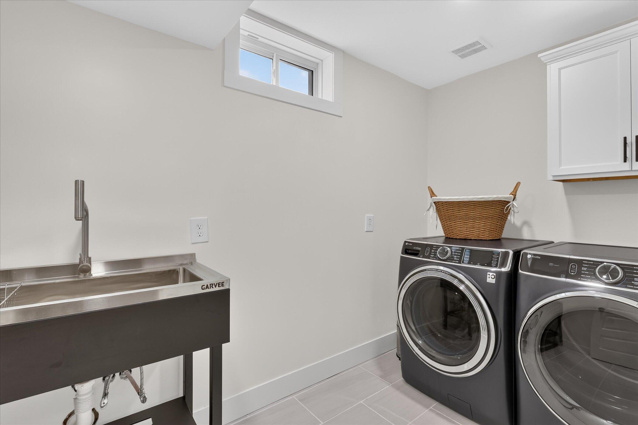 2747 4 Mile Road Northwest Grand Rapids, MI 49544 - Photo 37 of 48 Laundry