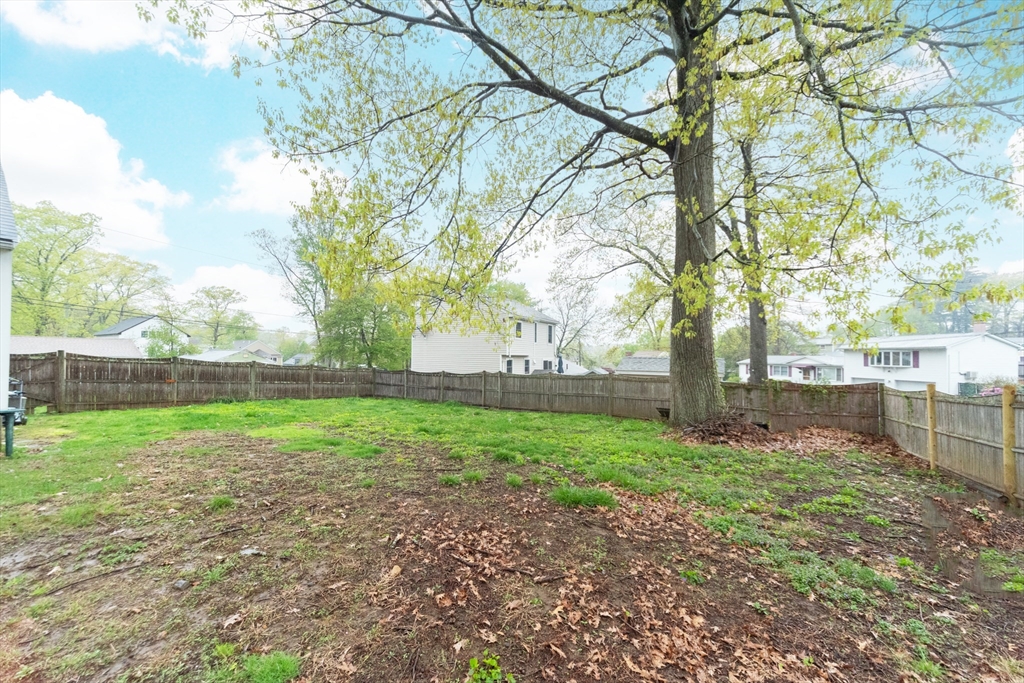 33 Whittier Road Marlborough, MA 01752 - Photo 17 of 19 Gallery Image 17