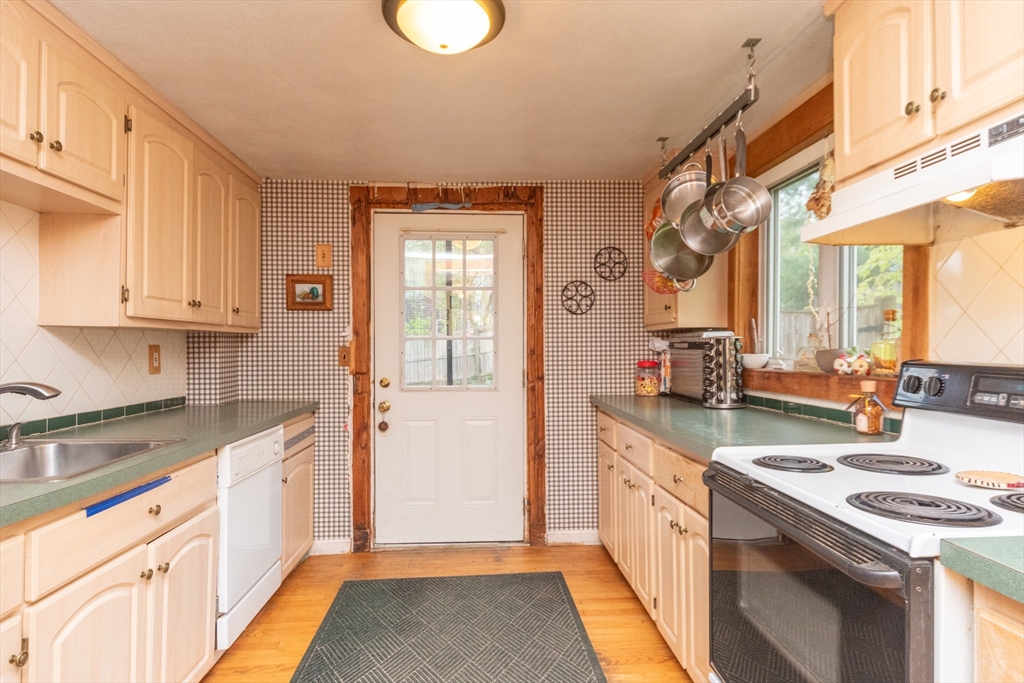 33 Whittier Road Marlborough, MA 01752 - Photo 4 of 19 Gallery Image 4