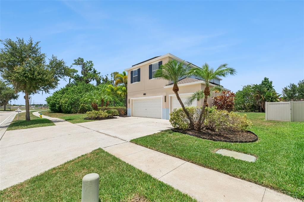 112 Slipper Key Road Apollo Beach, FL 33572 - Photo 2 of 33