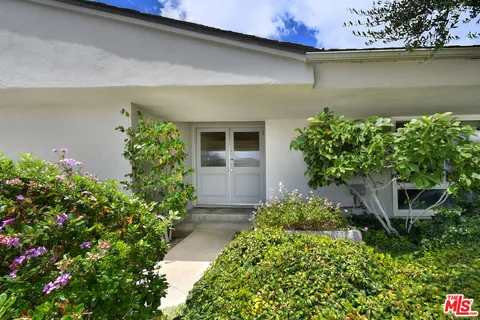 $1,549,000 | 6041 Ellenview Avenue, Woodland Hills, CA 91367