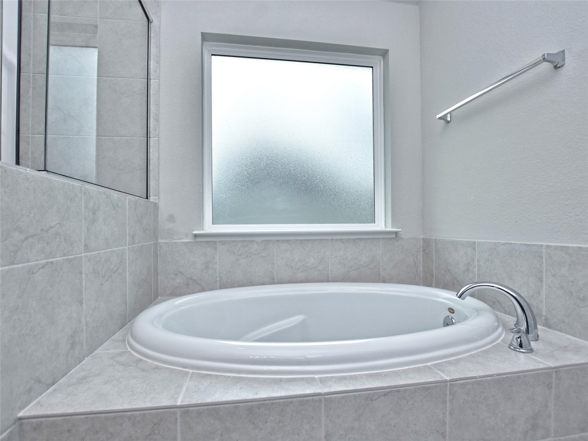20701 Boggy Ford Road Lago Vista, TX 78645 - Photo 18 of 40 Full bath featuring a garden tub and a textured wall