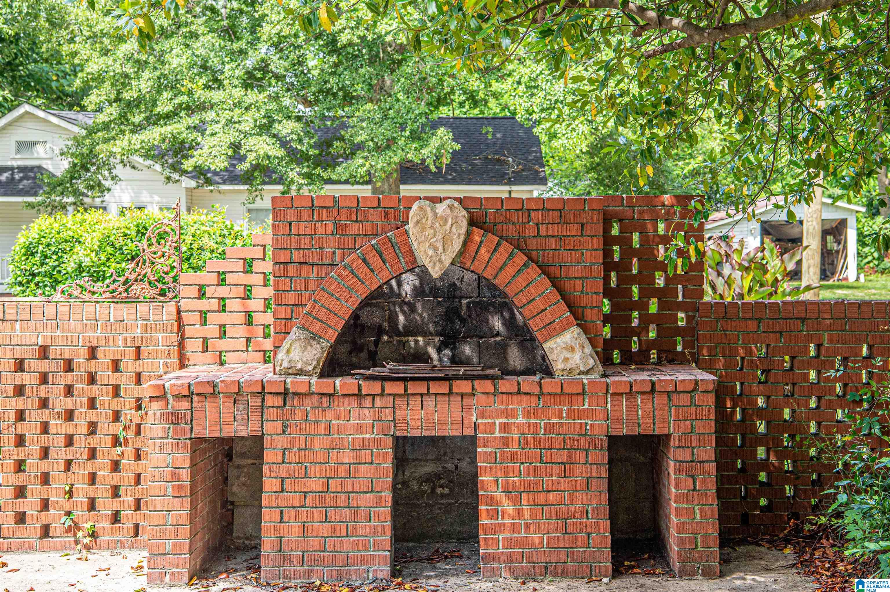 501 8th Street North Clanton, AL 35045 - Photo 7 of 48