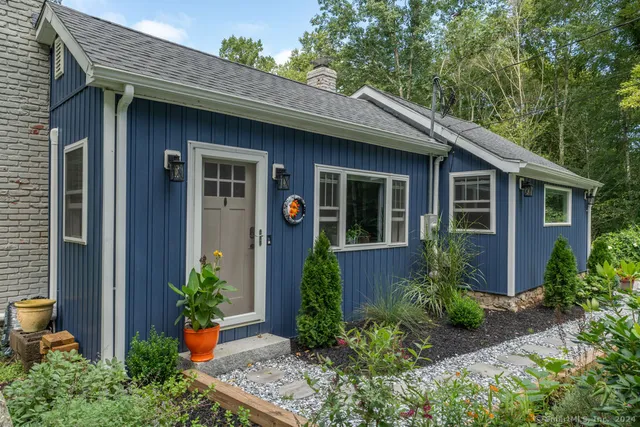 $3,200 | 32 Twin Bridge Road, Guilford, CT 06437