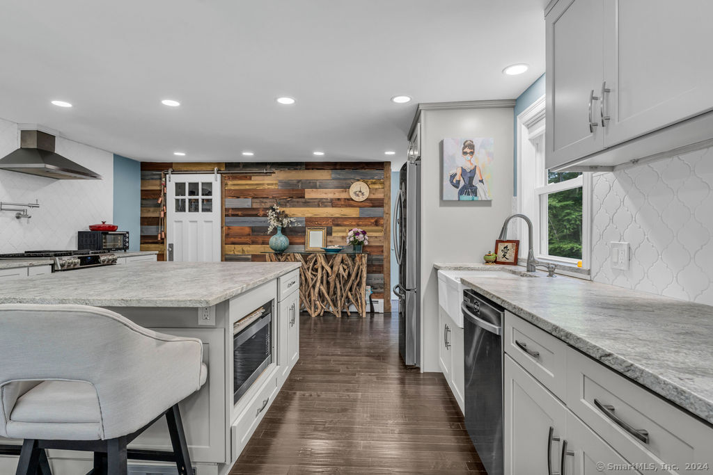 32 Twin Bridge Road Guilford, CT 06437 - Photo 3 of 32