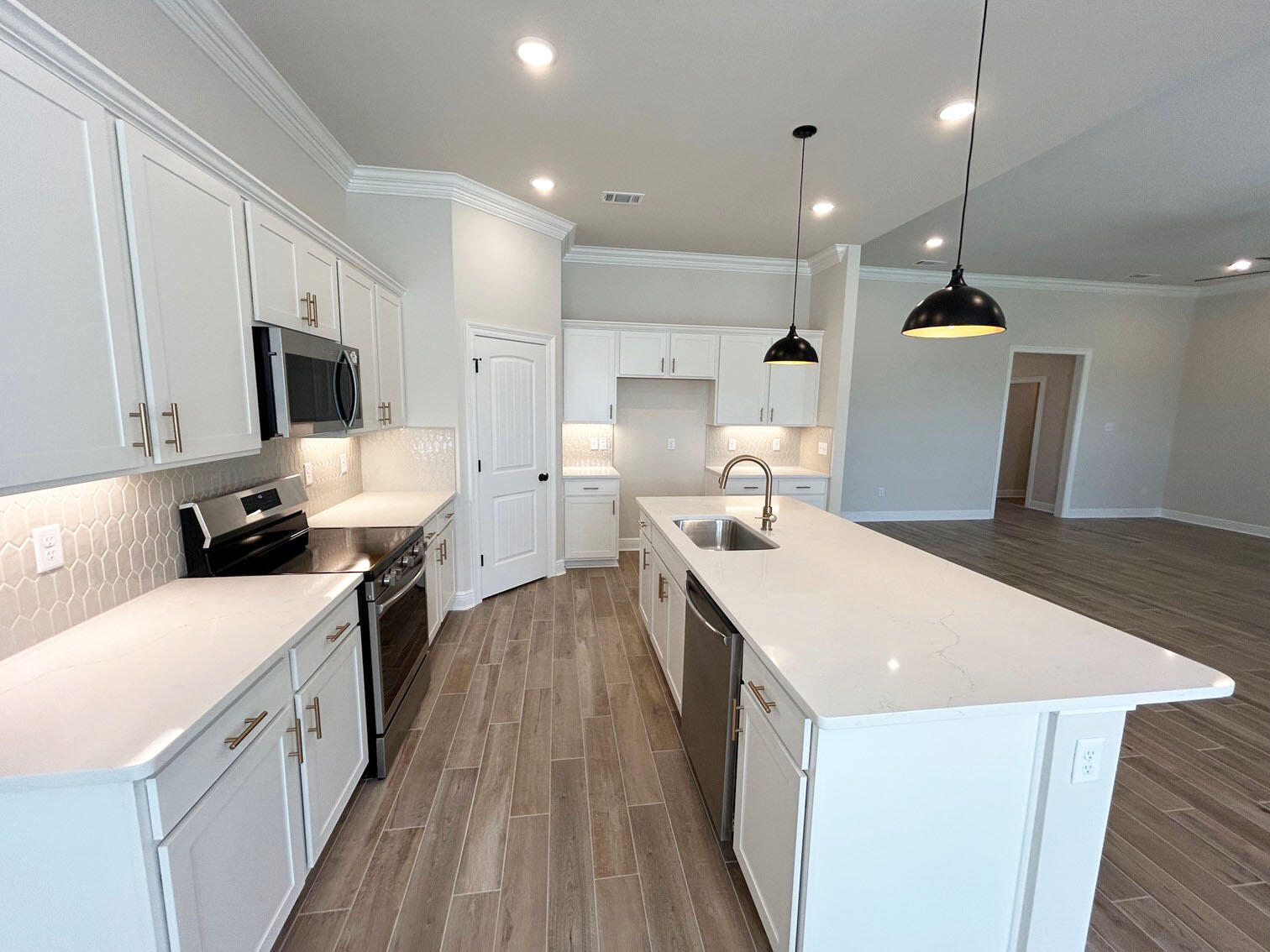 68 Lumen Loop Freeport, FL 32439 - Photo 4 of 20 Picture59 copy