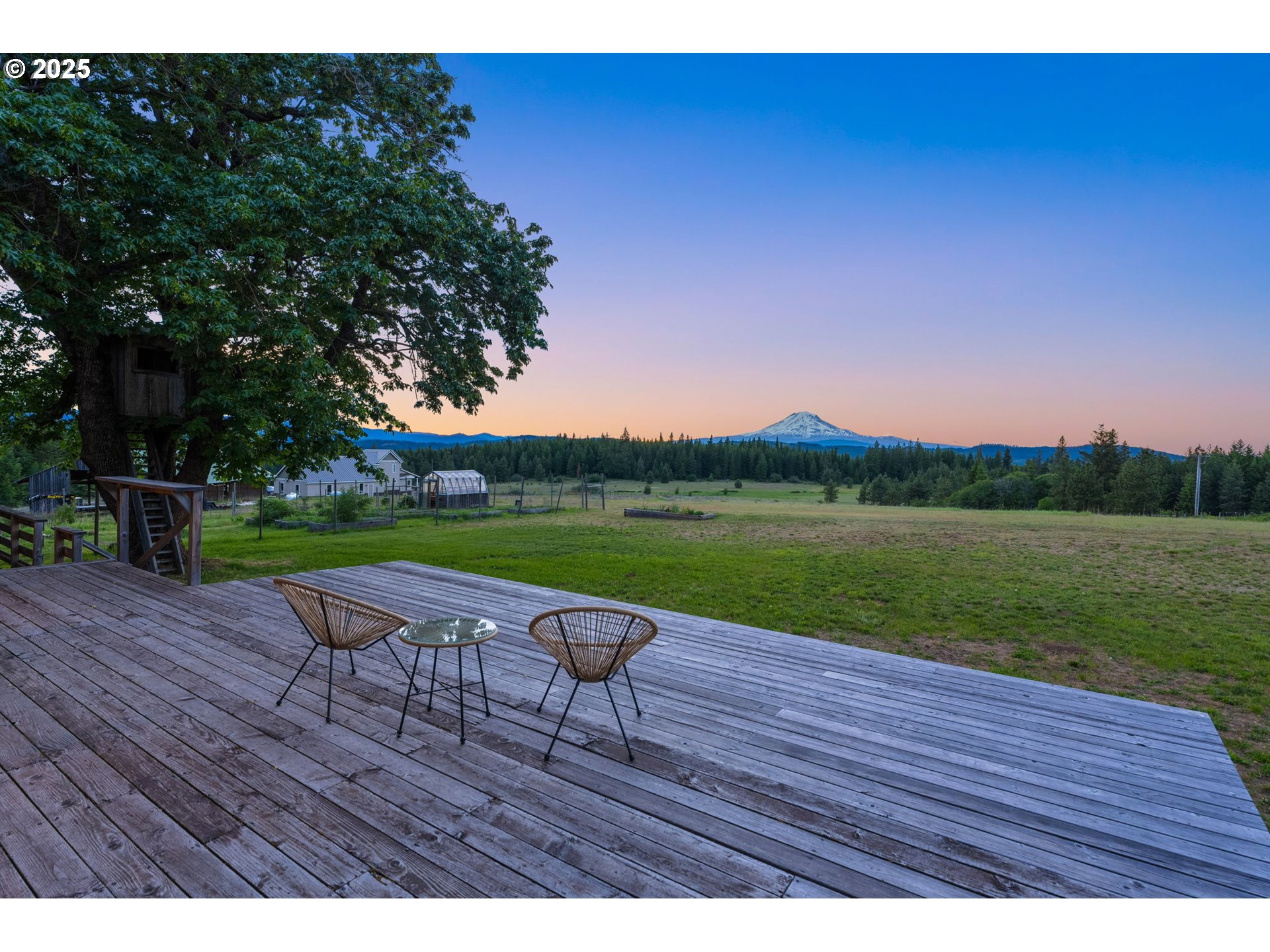 1353 Snowden Road White Salmon, WA 98672 - Photo 21 of 39 Great Room