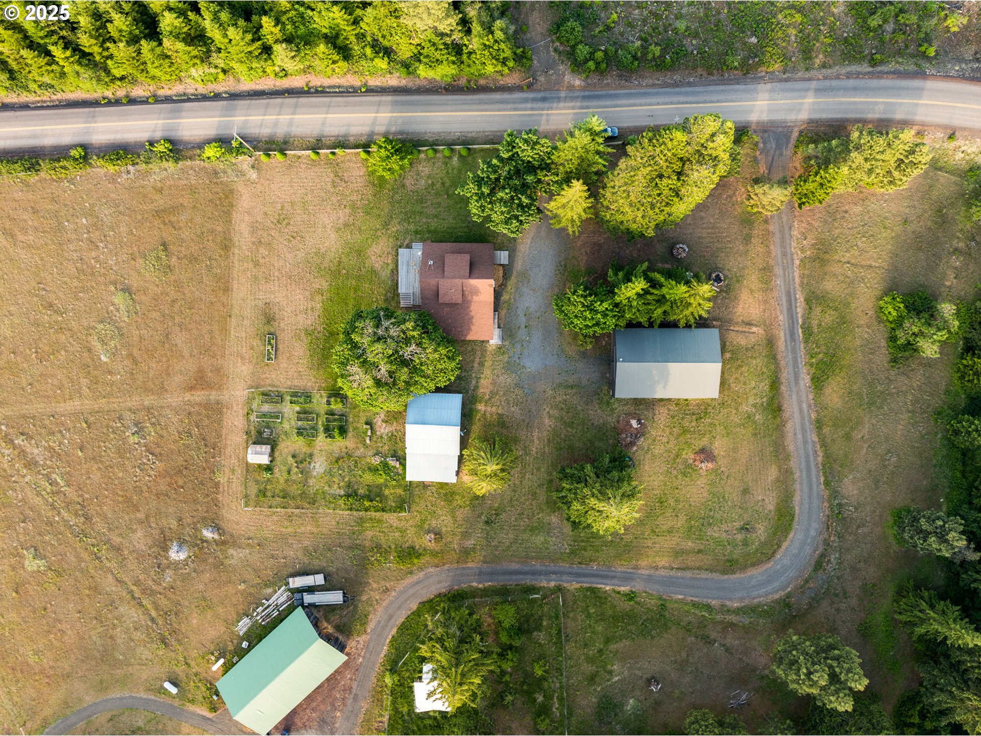 1353 Snowden Road White Salmon, WA 98672 - Photo 33 of 39 Garden