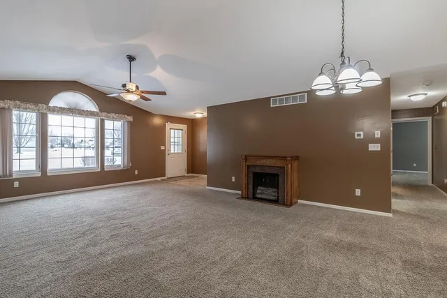 $272,900 | 104 Oxford Path, Mankato, MN 56001