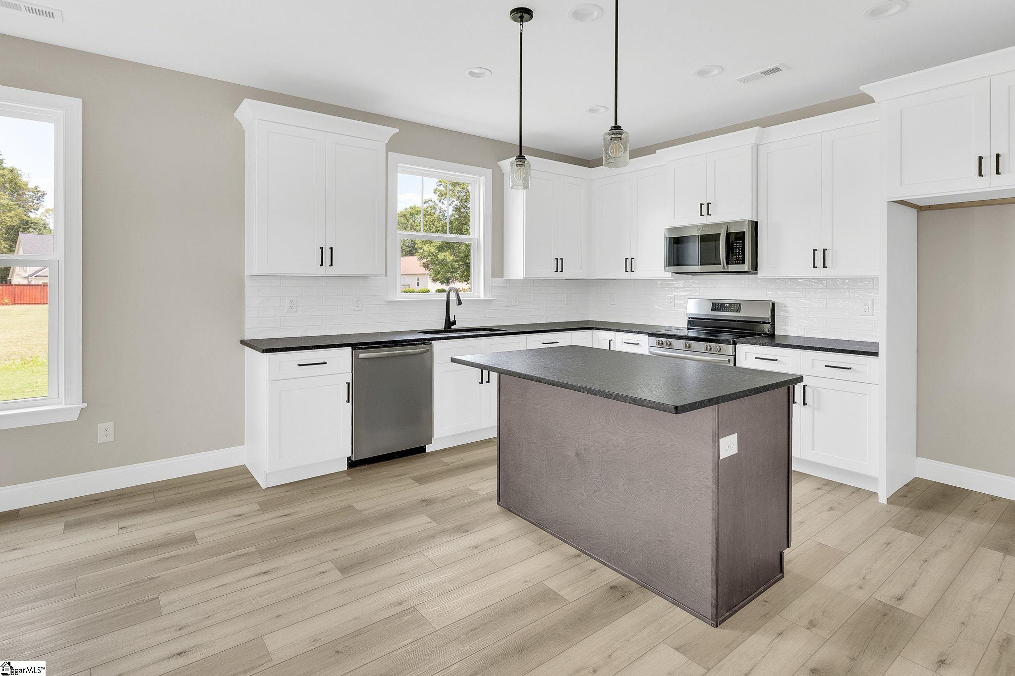 1259 Owens Road Greer, SC 29651 - Photo 7 of 35
