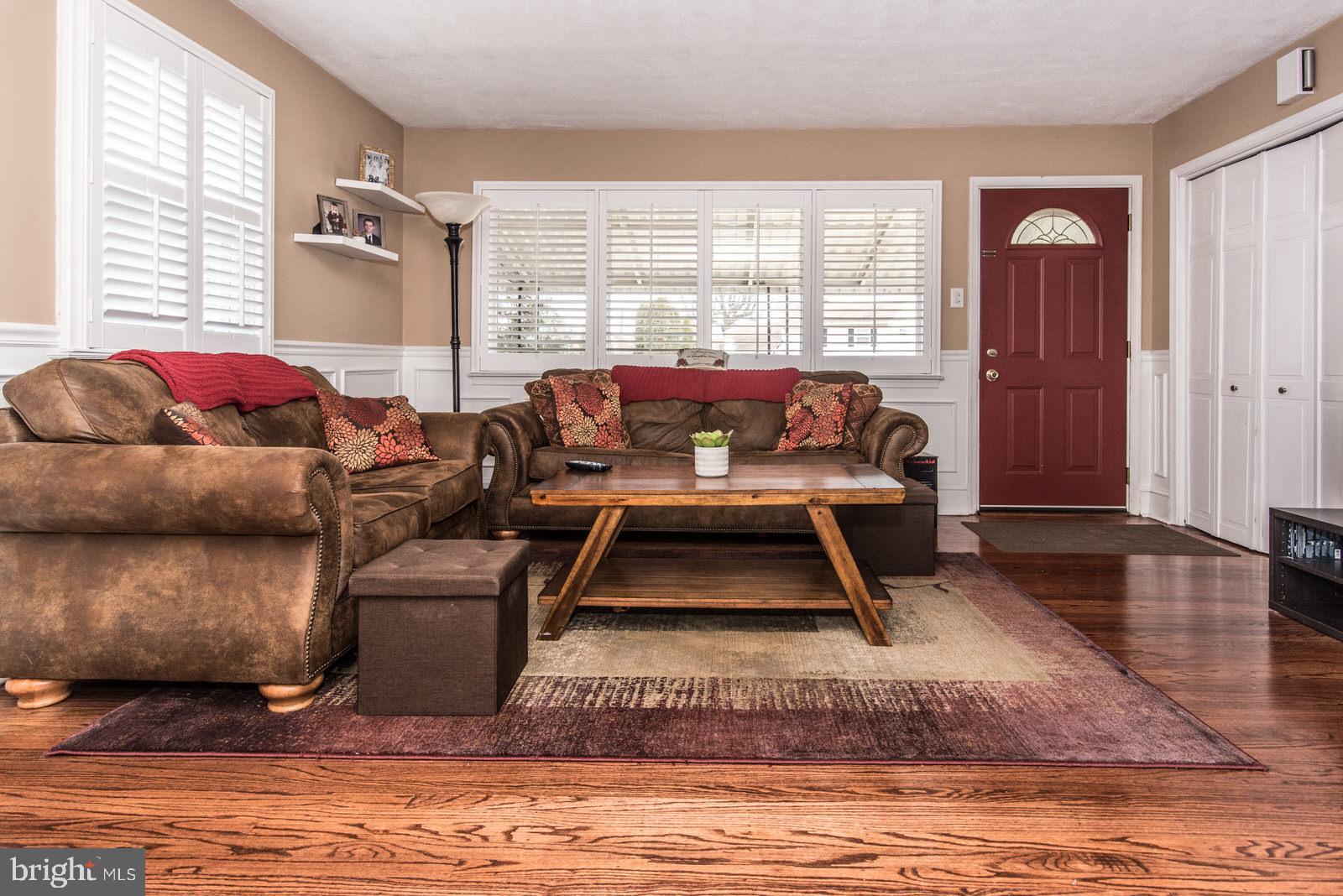 204 Abbott Road Hatboro, PA 19040 - Photo 5 of 59 Living Room