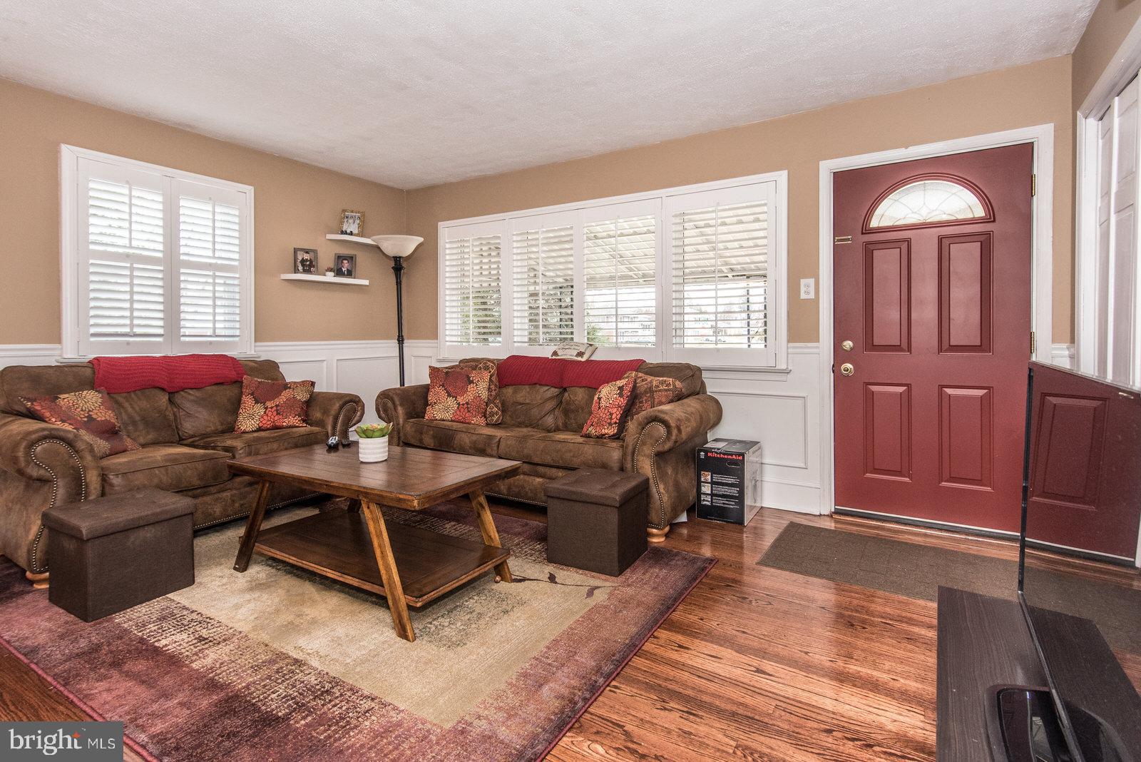 204 Abbott Road Hatboro, PA 19040 - Photo 6 of 59 Living Room