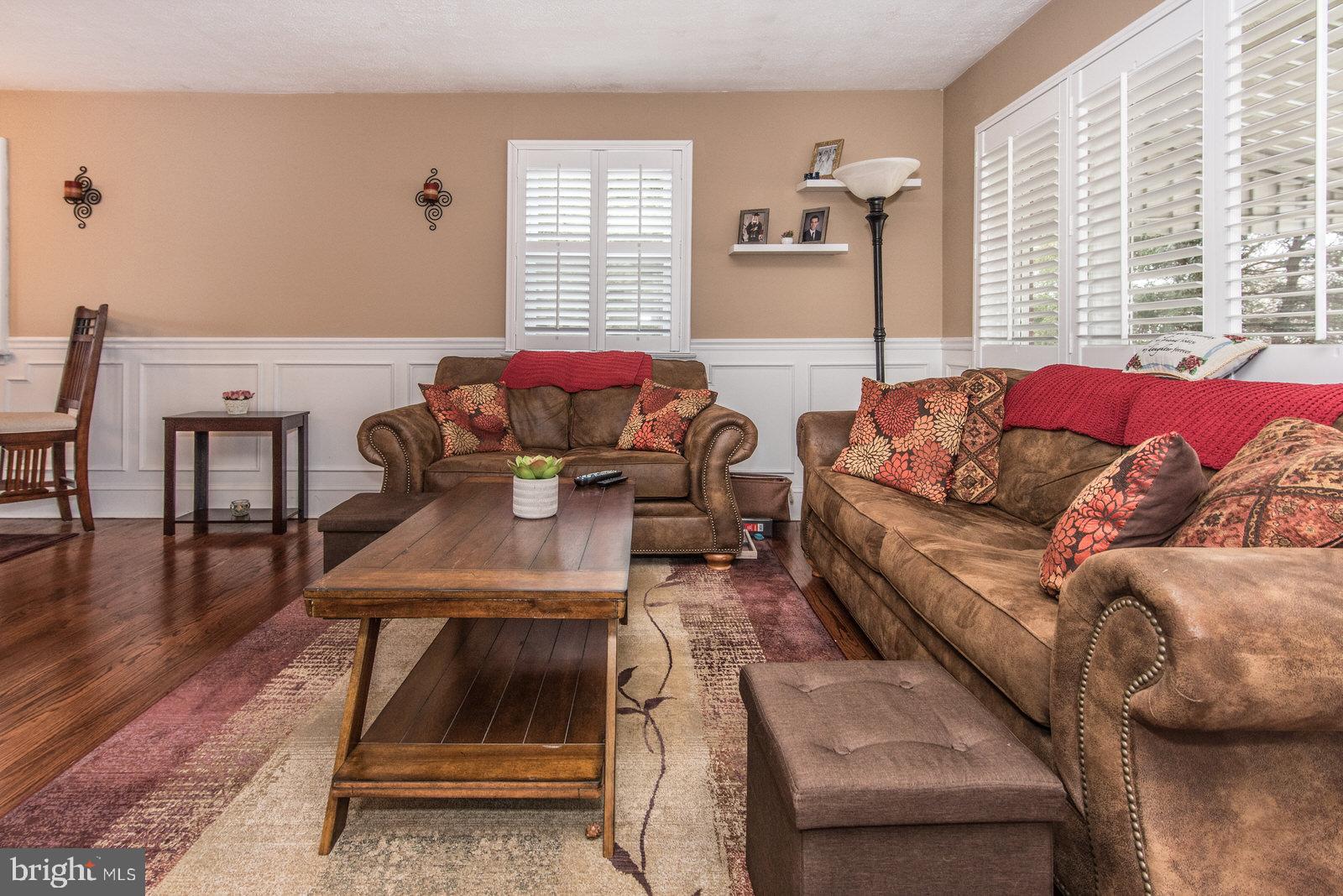 204 Abbott Road Hatboro, PA 19040 - Photo 7 of 59 Living Room