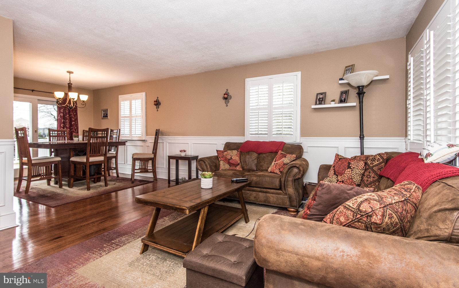 204 Abbott Road Hatboro, PA 19040 - Photo 8 of 59 Living Room