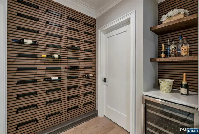 a view of sitting area and cabinets