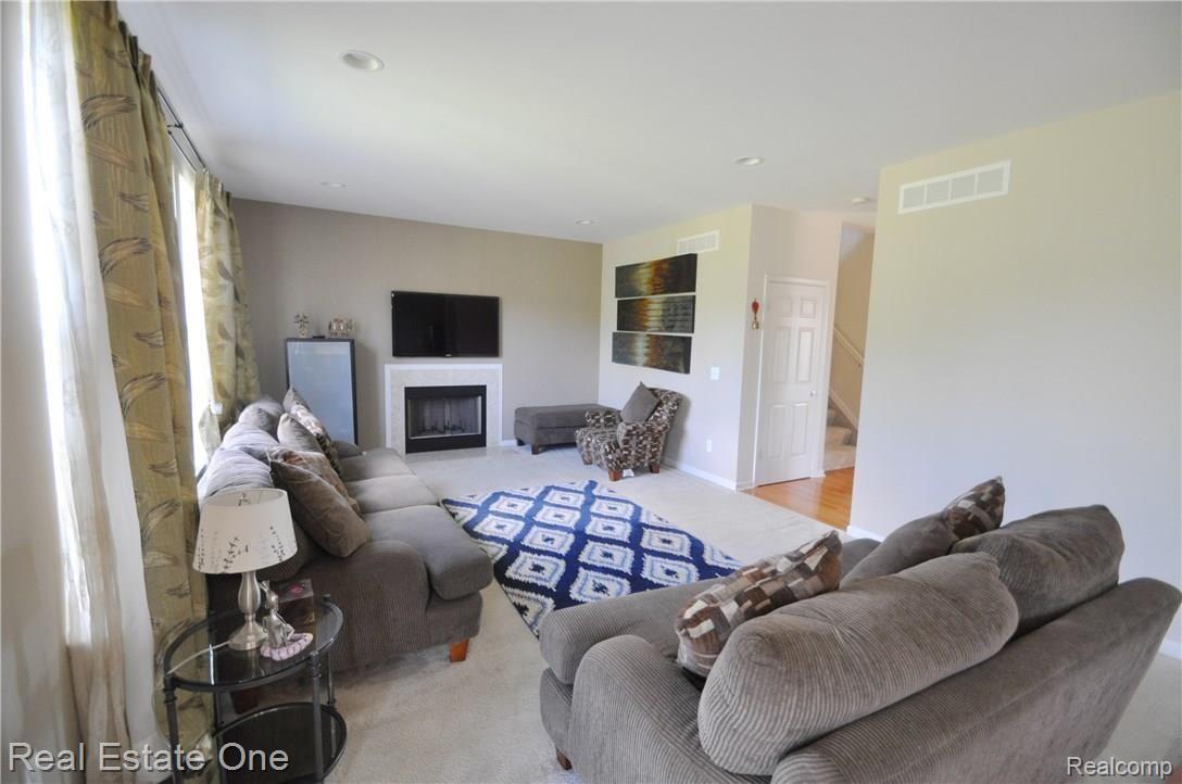 3398 Connors Drive Rochester, MI 48307 - Photo 10 of 43 11.JPG