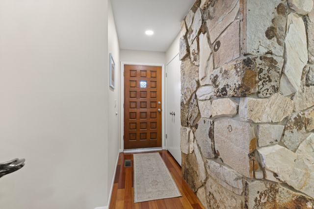 3320 Cherokee Lane Provo, UT 84604 - Photo 5 of 52 Interior entry