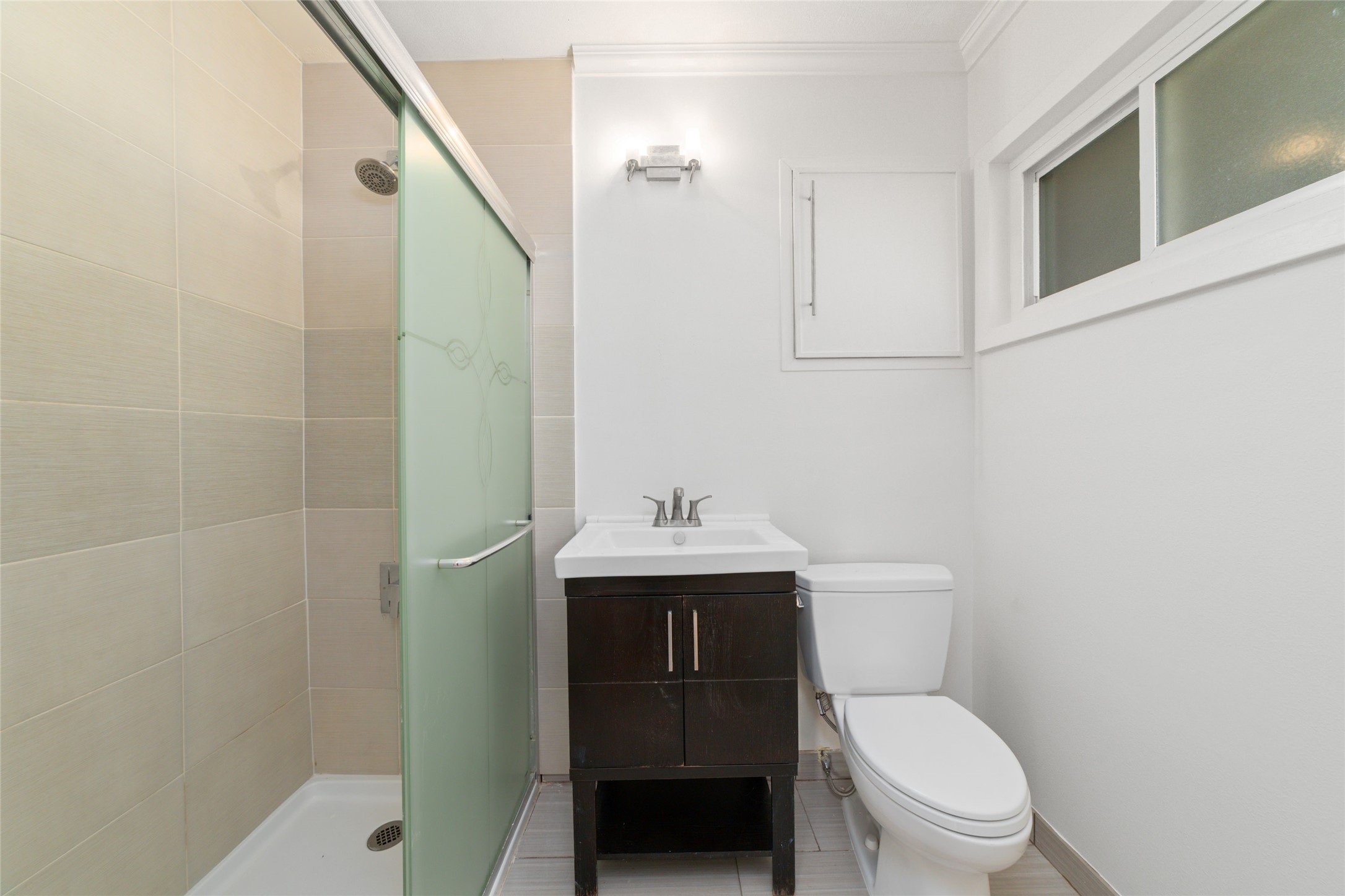4415 Merwin Street Houston, TX 77027 - Photo 16 of 18 a bathroom with a toilet a sink and mirror