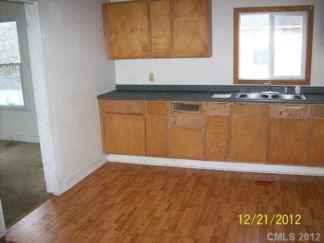 206 Poplar Street Clover, SC 29710 - Photo 3 of 8 Gallery Image 3