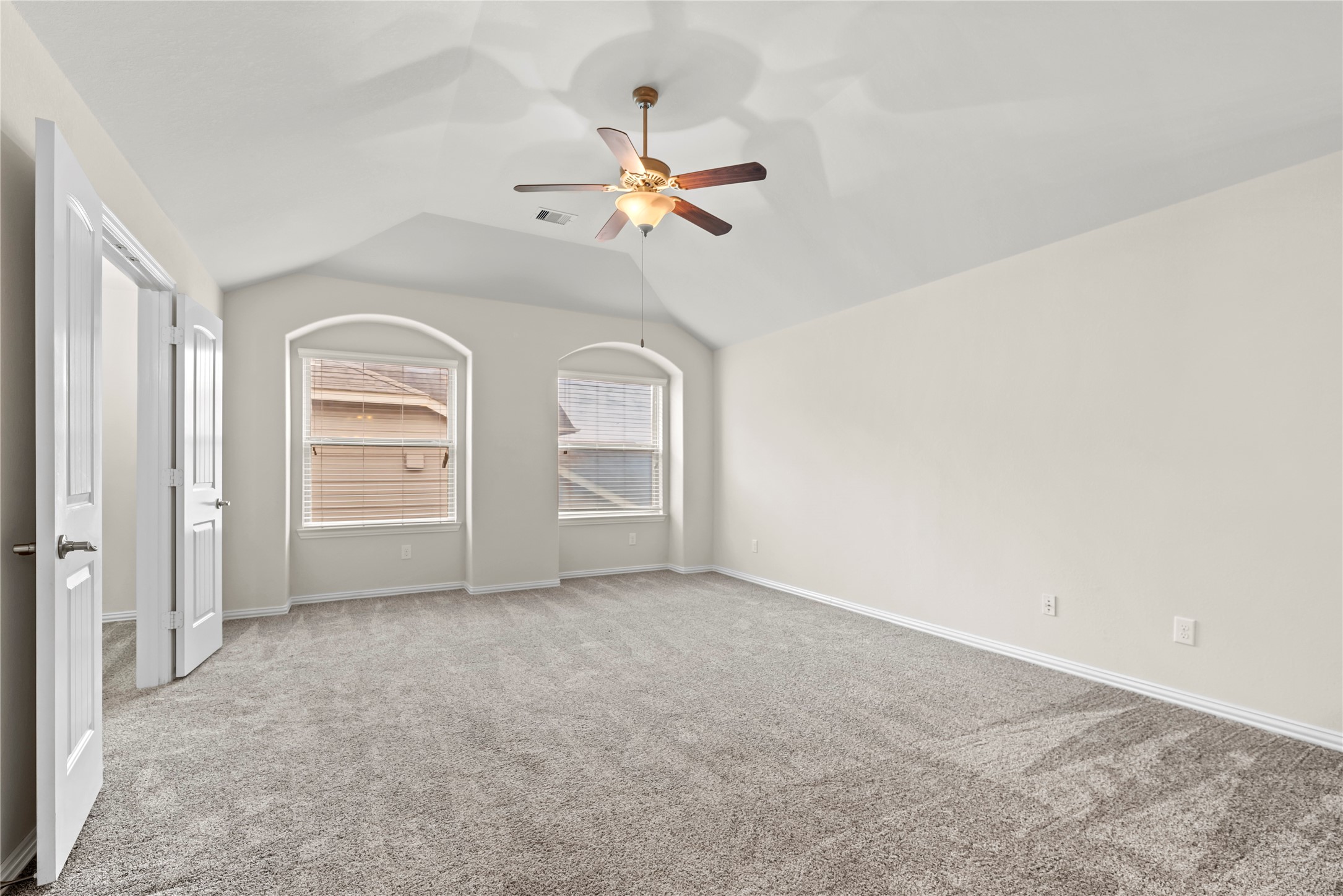 5205 Rainy Garden Court Rosharon, TX 77583 - Photo 25 of 43 an empty room with windows and ceiling fan