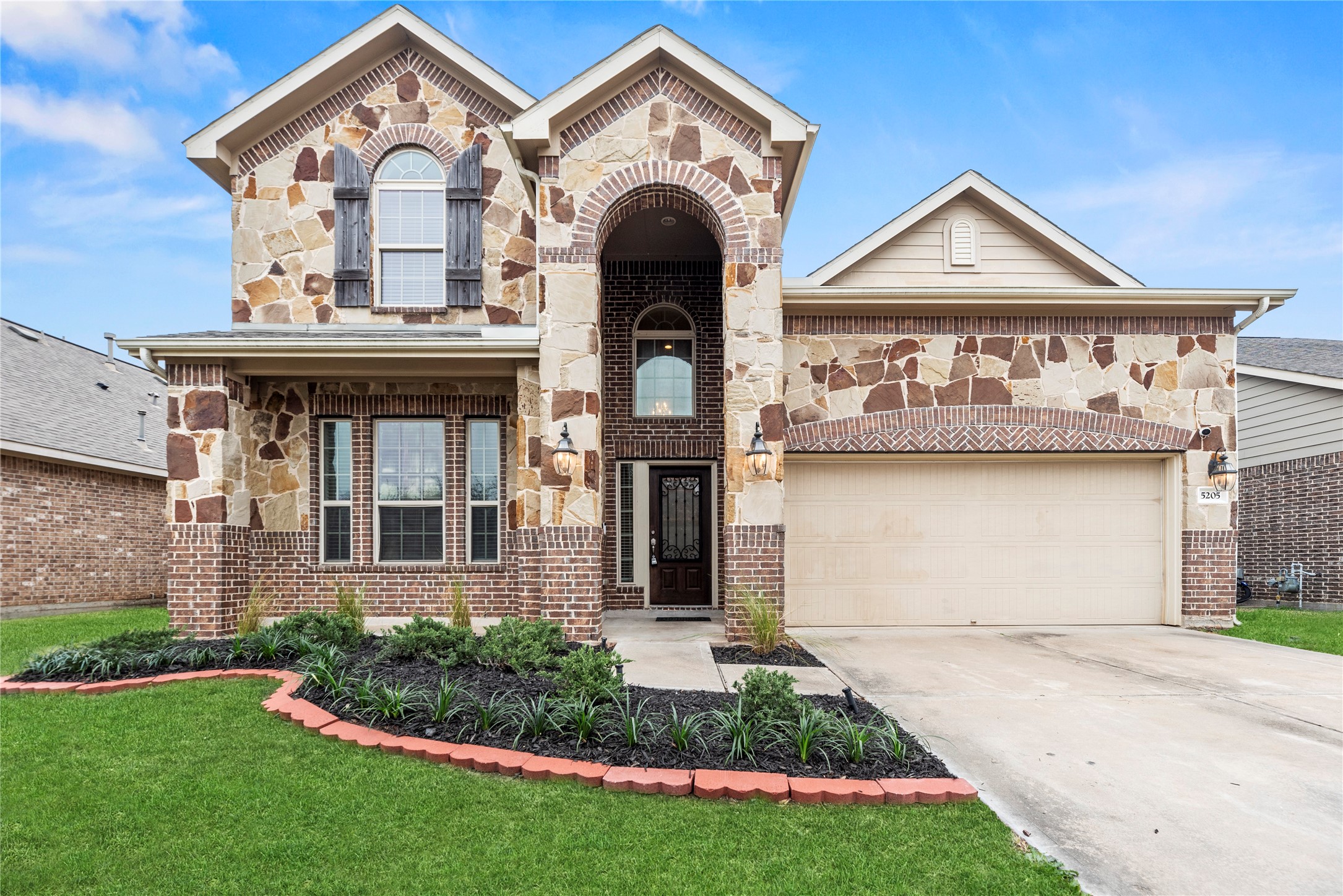 5205 Rainy Garden Court Rosharon, TX 77583 - Photo 38 of 43 a front view of a house with garden