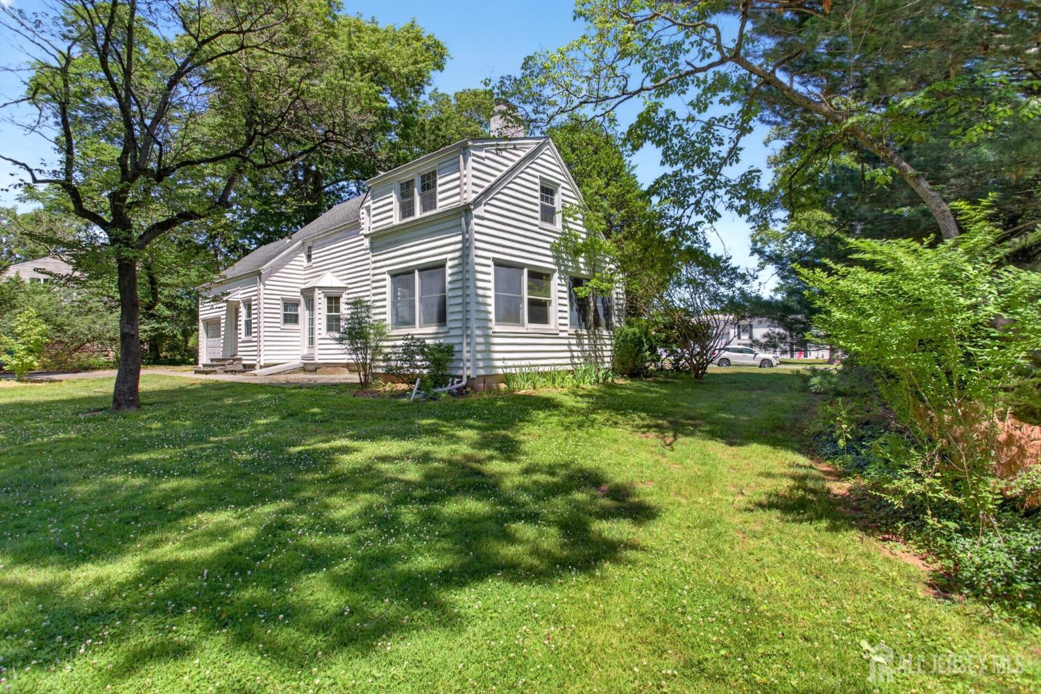 31 Warwick Road Colonia, NJ 07067 - Photo 4 of 36