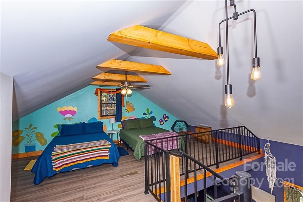 241 Ray Hill Road Horse Shoe, NC 28742 - Photo 20 of 43 a room with musical instruments