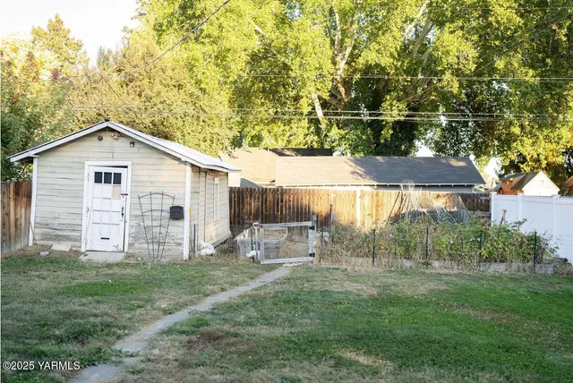 $325,000 | 411 South 18th Avenue, Yakima, WA 98902