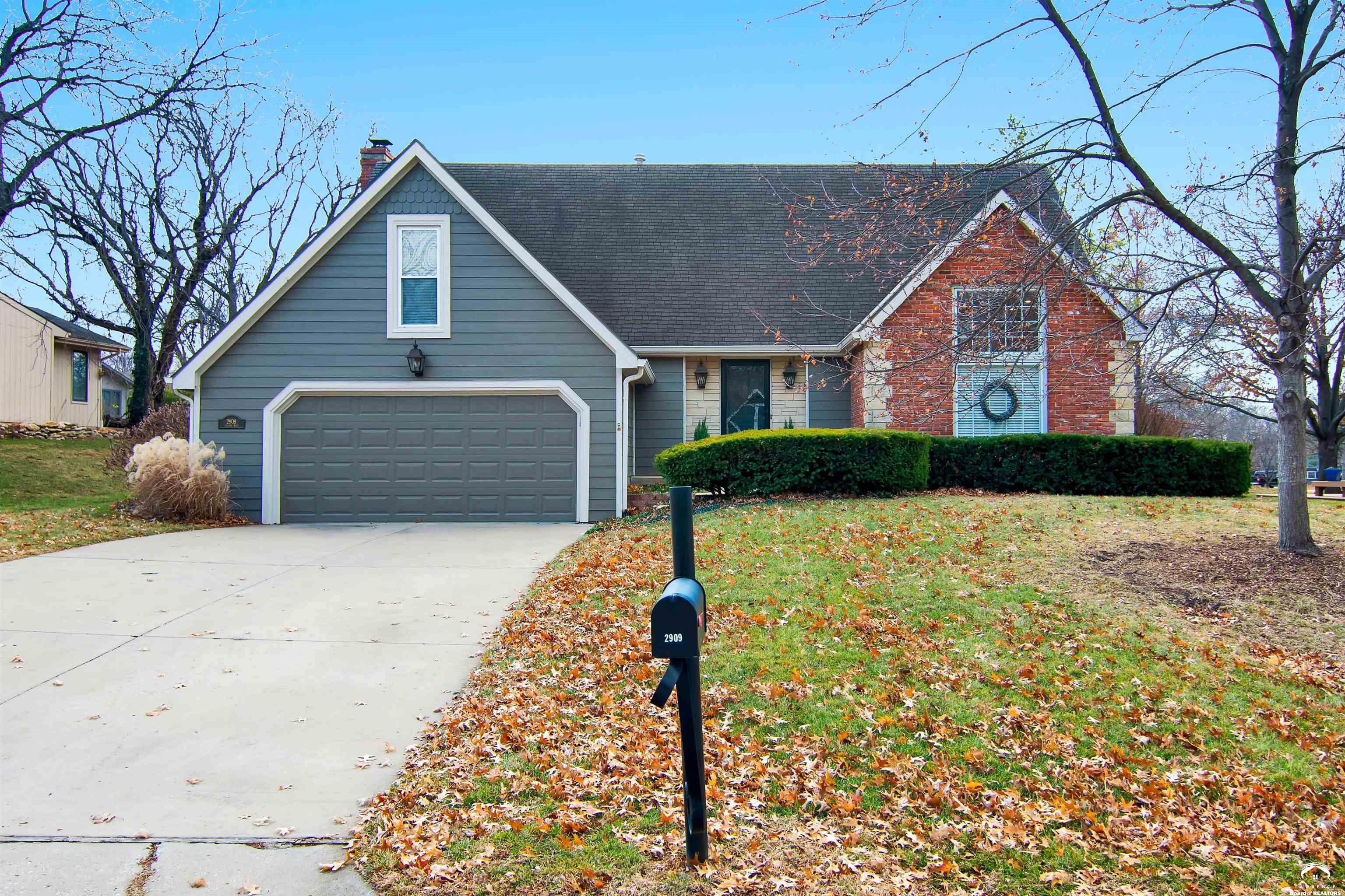 2909 Oxford Road, Lawrence, KS 66049 Compass