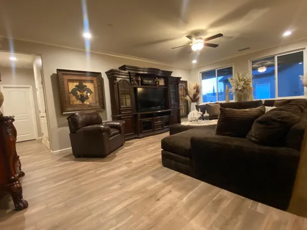 $670,000 | 2351 Ave 396, Kingsburg, CA 93631