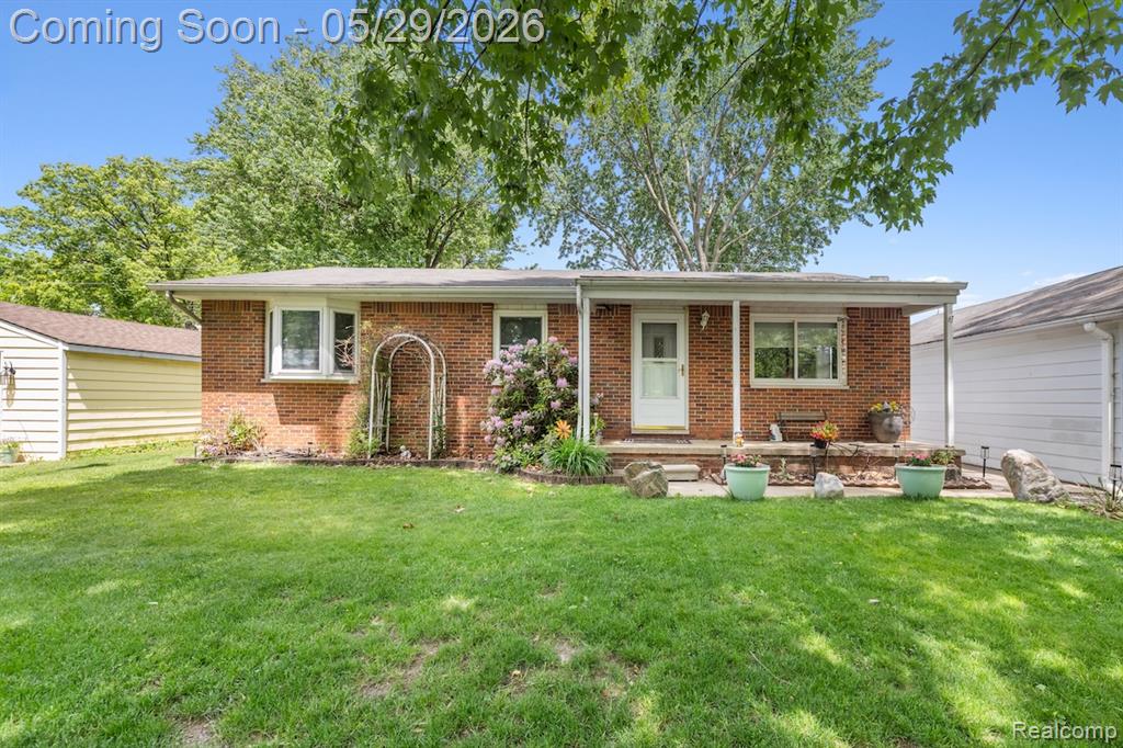 588 Illinois Street Howell, MI 48843 - Photo 1 of 25