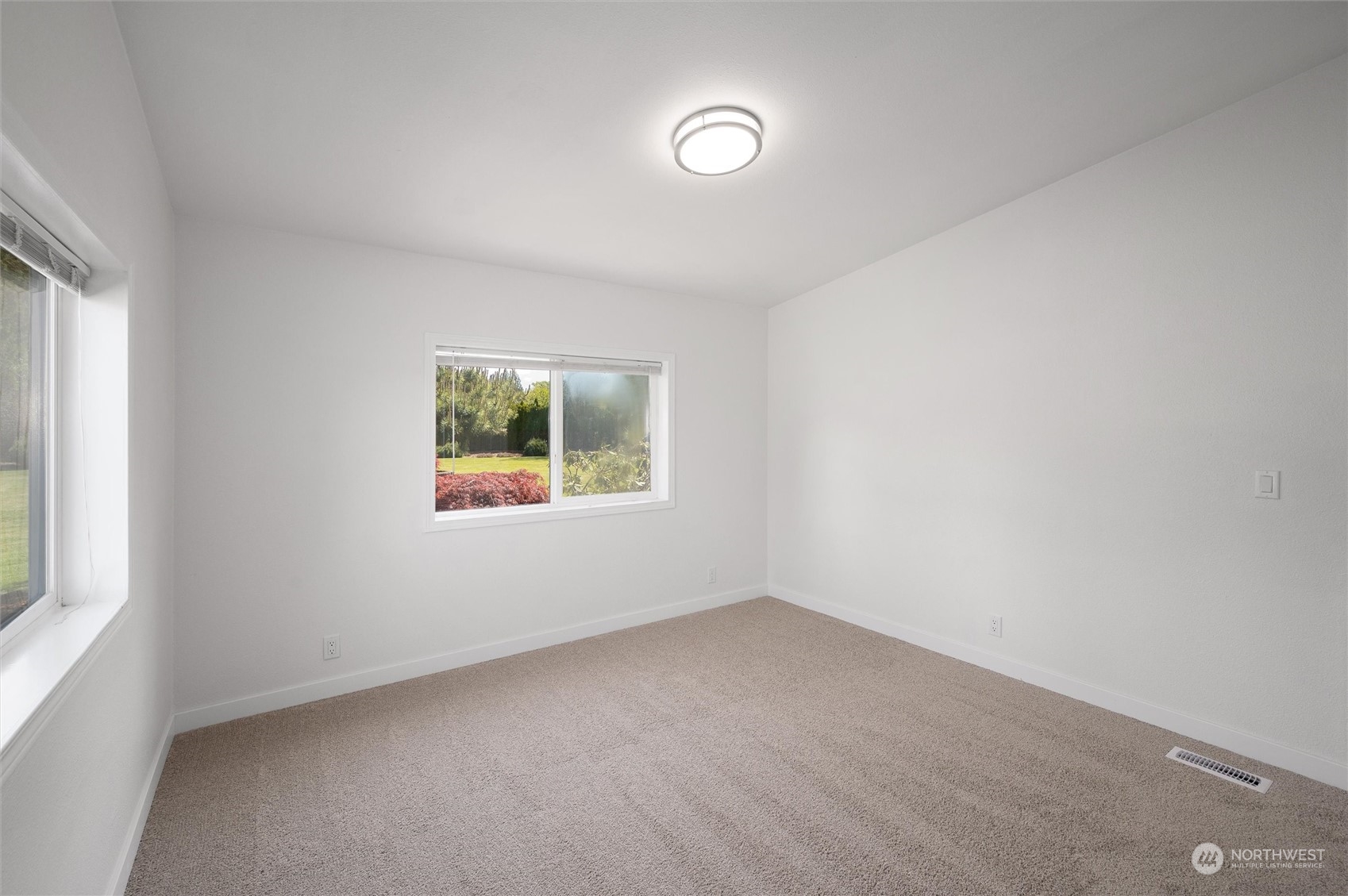 5805 Lawrence Road Everson, WA 98247 - Photo 26 of 35 an empty room with windows
