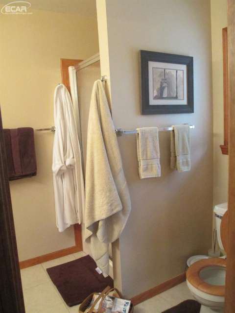 5296 North Center Road Flint, MI 48506 - Photo 16 of 33 20435397-15.JPG