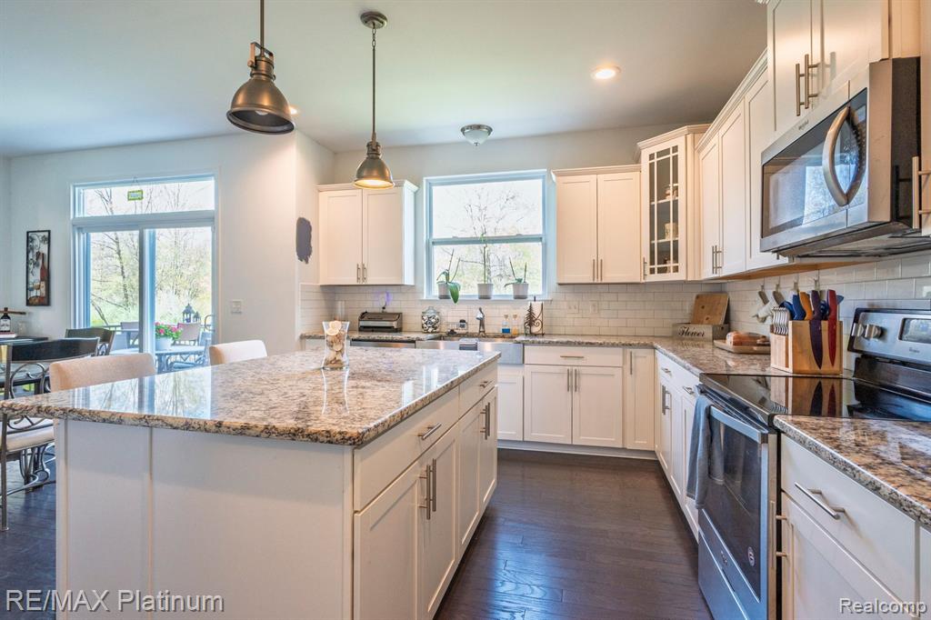 1402 Secretariat Way Howell, MI 48843 - Photo 12 of 37 Gallery Image 12