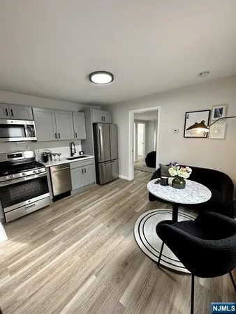 $1,950 | 195 Valley Road, Unit 2, Clifton, NJ 07013