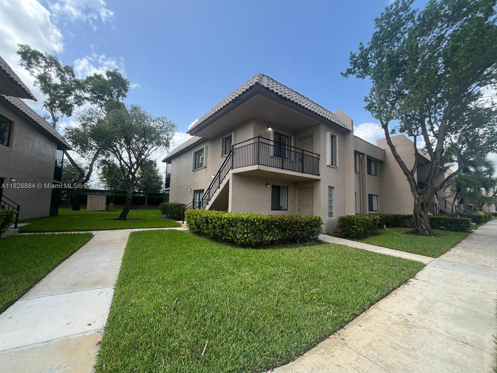 370 Racquet Club Road, Unit 101 Weston, FL 33326 - Photo 2 of 7 Gallery Image 2