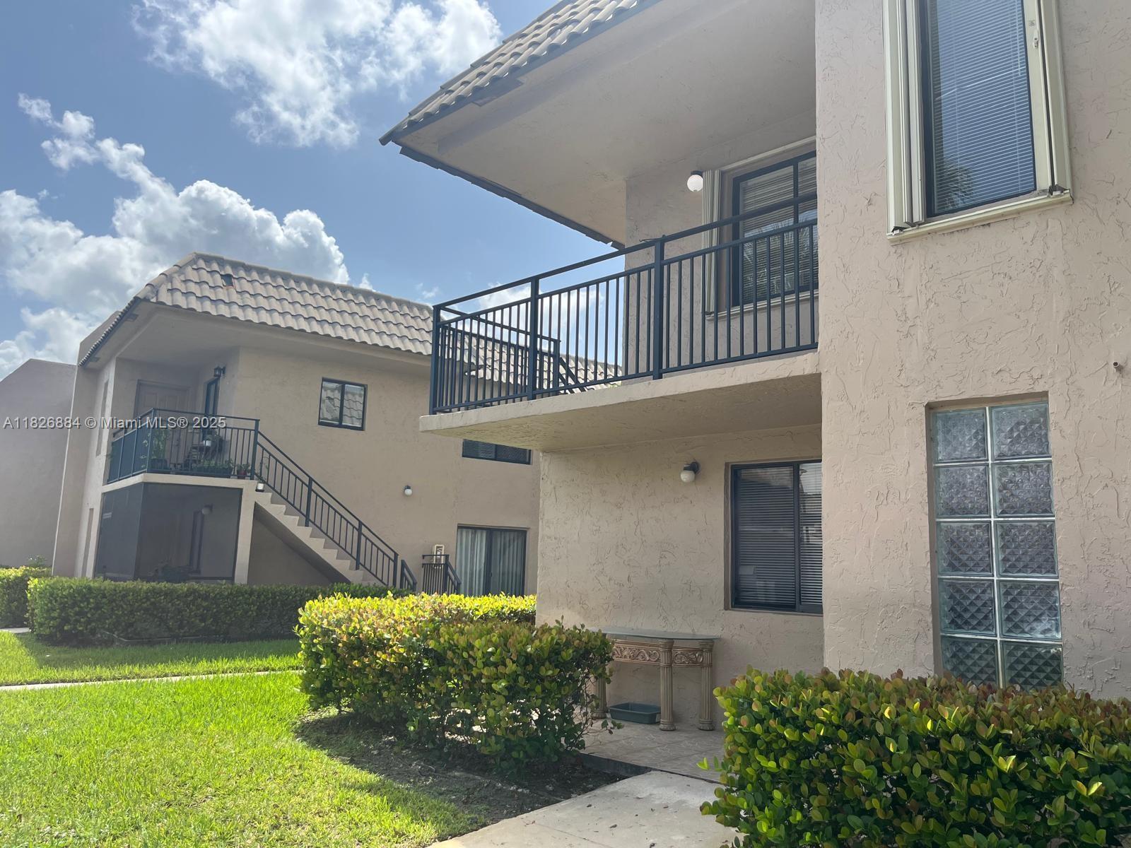 370 Racquet Club Road, Unit 101 Weston, FL 33326 - Photo 4 of 7 Gallery Image 4