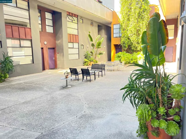 $2,695 | 6501 San Pablo Avenue, Unit 203, Oakland, CA 94608